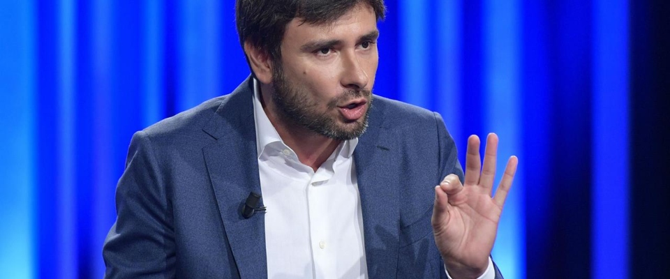 M5S, I militanti si schierano con Di Battista: «Se vi alleate col Pd vi scavate la fossa»