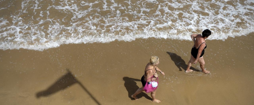 Vacanze finite per più di 7 italiani su 10. È un’estate pazza, si spera in settembre