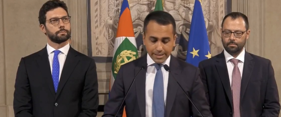 Di Maio “rivela” i contatti con Salvini, annuncia l’intesa con il Pd (ma balbetta sul perché)