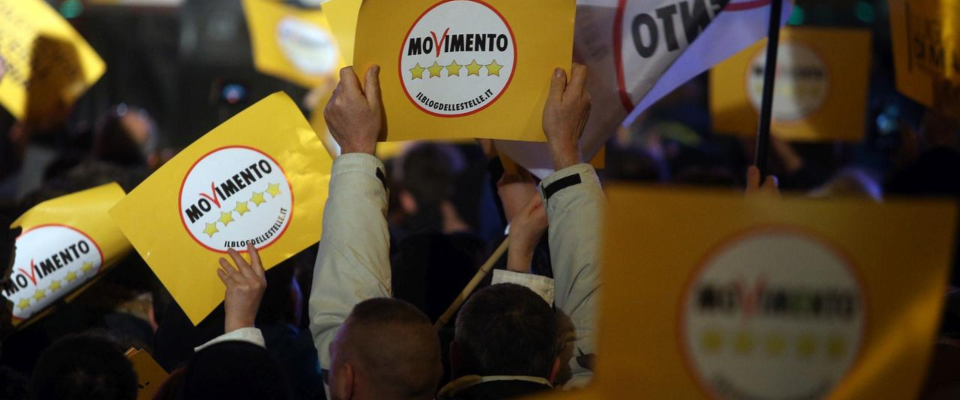 M5S, “chiamata alle armi” per salvare le poltrone: 100 deputati vogliono l’accordo col Pd