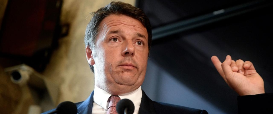 Renzi fa la ruota e dice: ditemi grazie per avere mandato a casa Salvini. Ma in rete un video lo demolisce (video)