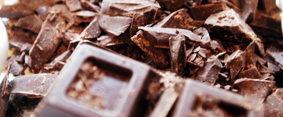 Il cioccolato riduce di 4 volte i rischi di depressione: gli esperti spiegano il perché