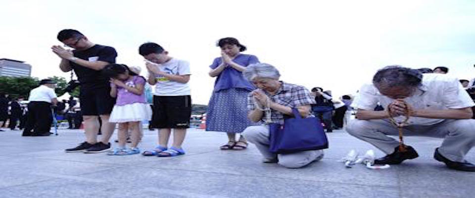 Hiroshima, a 74 anni dalla strage nucleare il tradizionale omaggio dei giapponesi