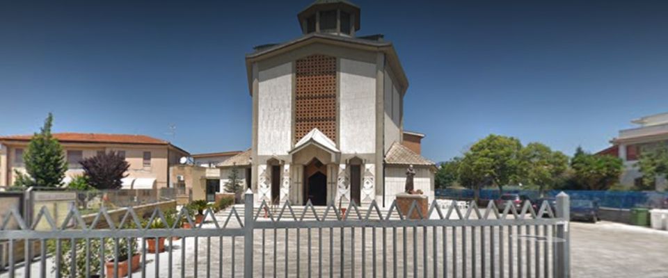 Guidonia, entra in chiesa: un 34enne la scaraventa a terra e tenta di violentarla