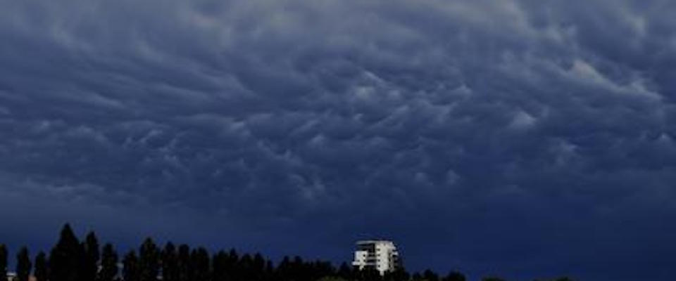 Meteo inclemente, tris di cicloni in arrivo: sarà una domenica di maltempo ovunque