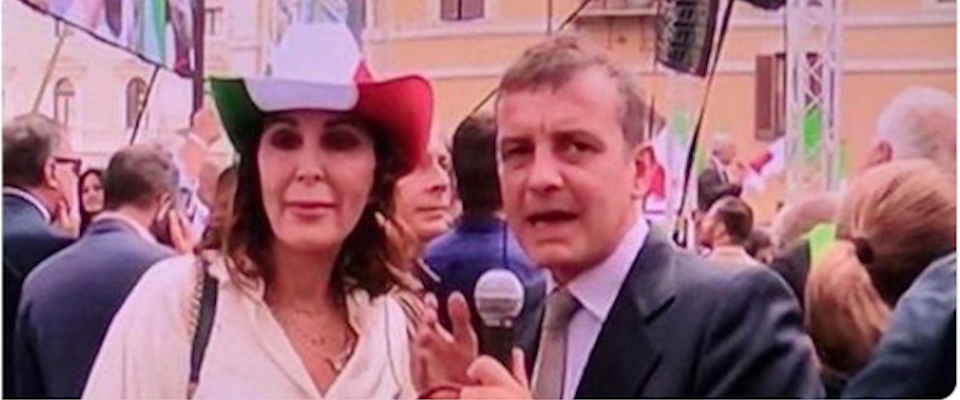 Due pesi e due misure: la Morani attacca la Santanchè per il suo cappello tricolore