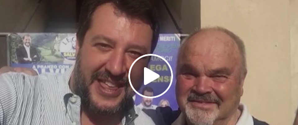 Salvini presenta Luigi da Terni: lui ha strappato la tessera del Pd e ora vota per noi… (video)