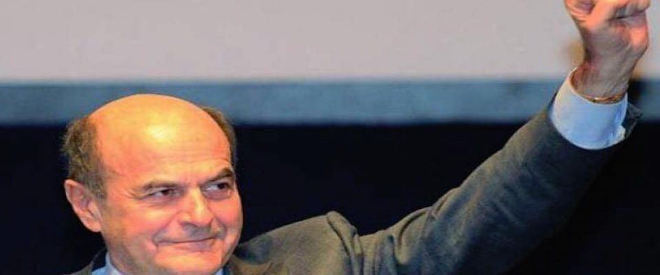 Bersani festeggia il compleanno col pugno chiuso: io orgoglioso di essere comunista (video)