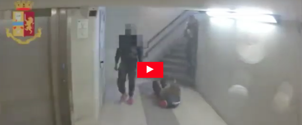 Irregolare del Togo prende a pugni due donne in stazione (video)