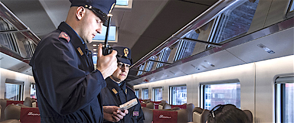 Minaccia un ragazzo con un coltello sul treno. Arrestato un marocchino