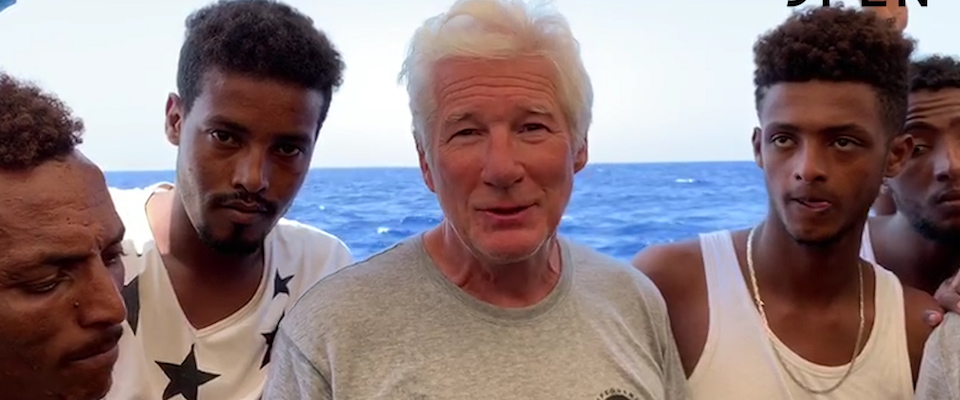 Nardella “regala” Firenze alla star di Lampedusa. E scoppia il caso Richard Gere