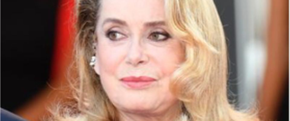 Catherine Deneuve colta da malore: «È grave». La lunga carriera di un’attrice diventata un mito