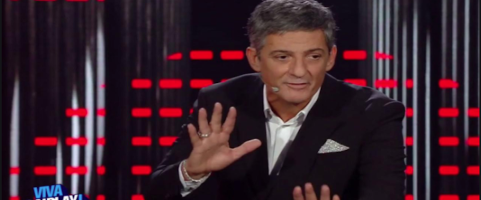 Fiorello, debutto con gaffe: balla sulle note di un pedofilo arrestato. Renziani all’attacco