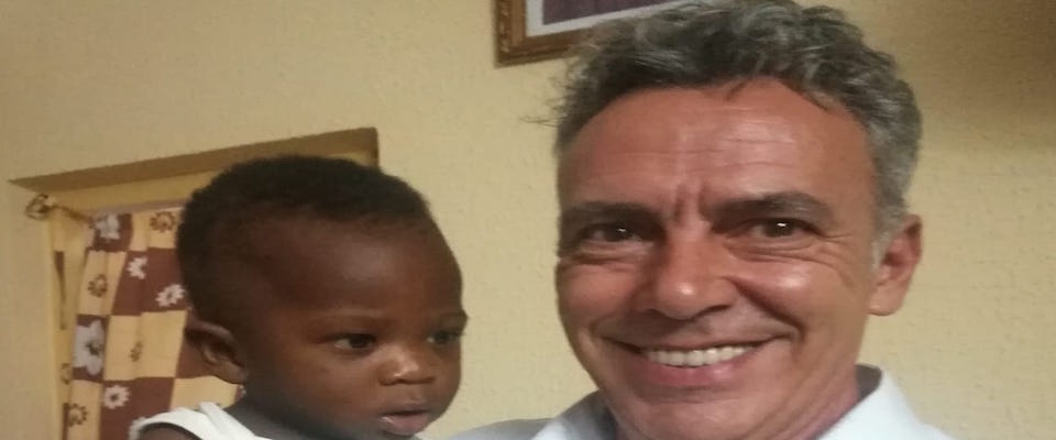 Il sindaco leghista fa un gemellaggio con un villaggio africano. Ma i buonisti non lo sanno…