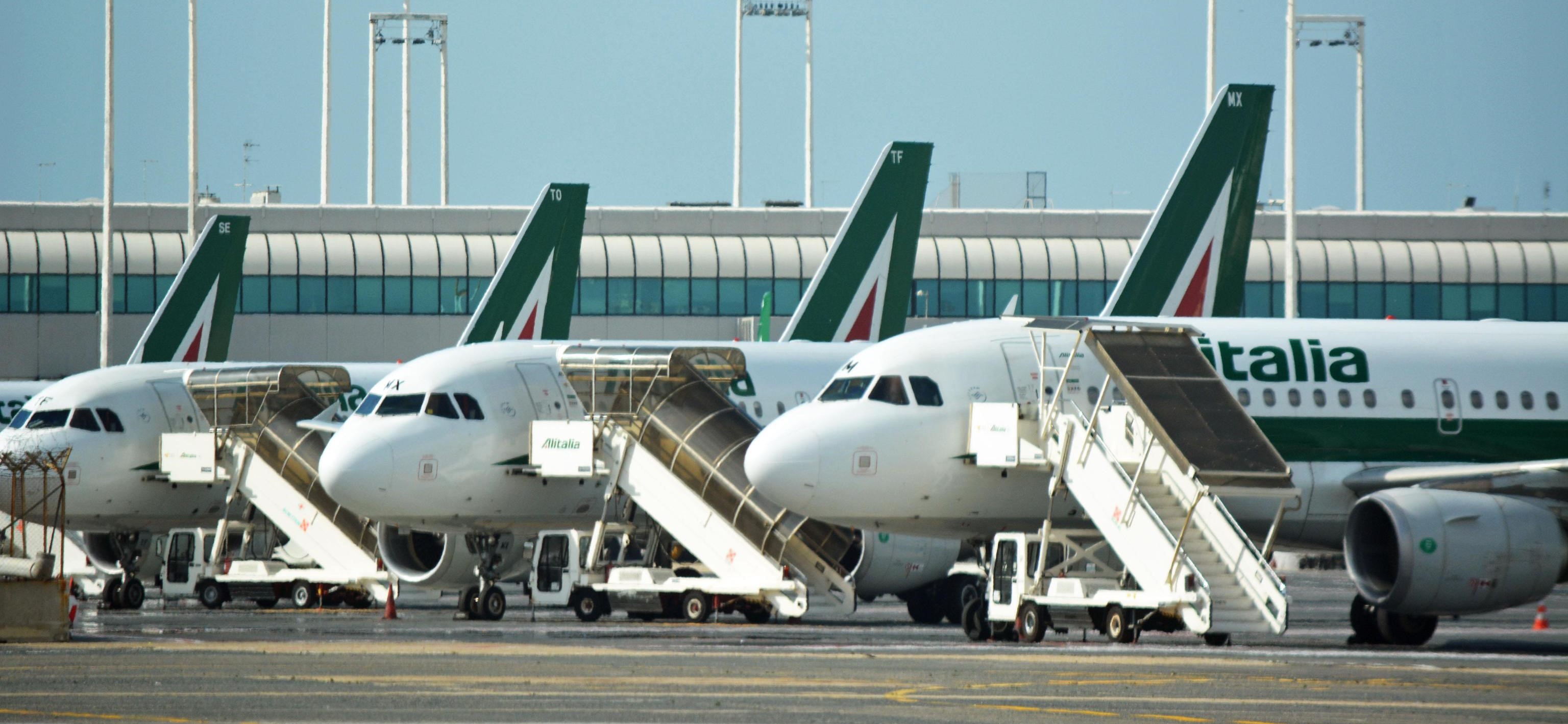 Aerei Alitalia fermi sulle piste dell’aeroporto Leonardo da Vinci, Fiumicino, 24 novembre 2019. ANSA/ TELENEWS