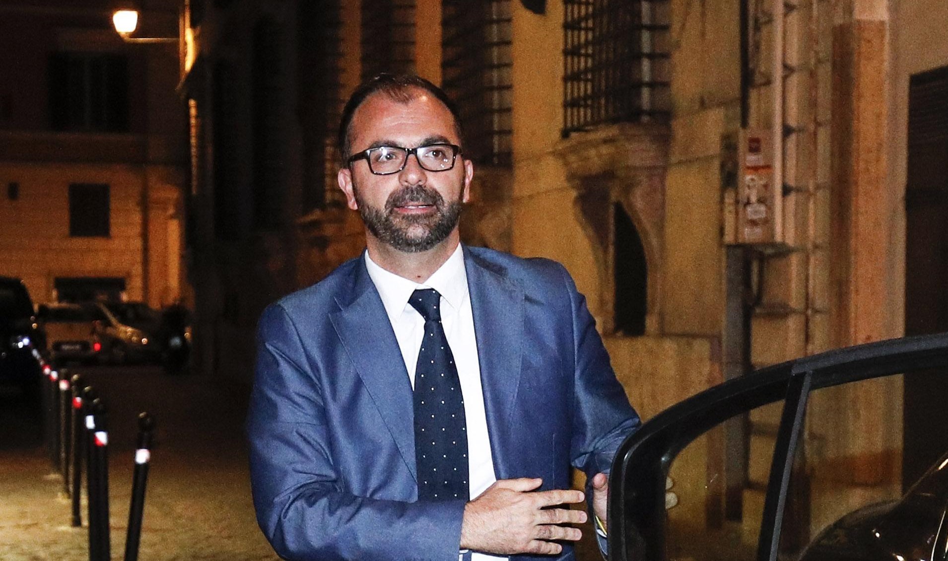 il ministro dell’Istruzione Lorenzo Fioramonti durante la cena dei ministri al ristorante Arancio d’Oro, Roma 21 Novembre 2019. ANSA/GIUSEPPE LAMI