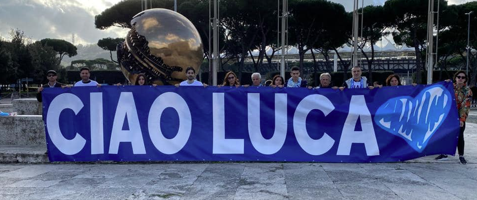 Cori e lacrime per Luca Sacchi: il toccante omaggio dello stadio Olimpico (video)