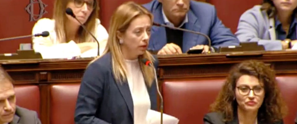 Mes, Meloni risponde alla Camera agli attacchi di Conte. E lo demolisce (video)