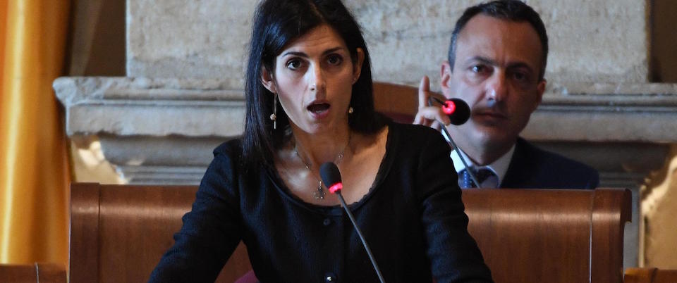 La sindaca di Roma, Virginia Raggi, durante il suo intervento al Consiglio Comunale, Roma, 15 gennaio 2019.   ANSA/MAURIZIO BRAMBATTI