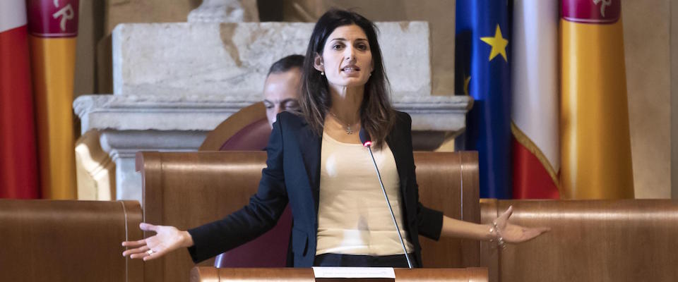 Il sindaco di Roma, Virginia Raggi, durante il consiglio comunale, Roma 6 dicembre 2019.
ANSA/MASSIMO PERCOSSI