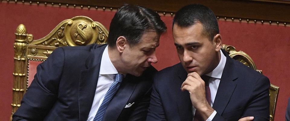 Conte fa lo sbruffone sul Mes e ostenta tranquillità. Tanto il problema ora ce l’ha Di Maio