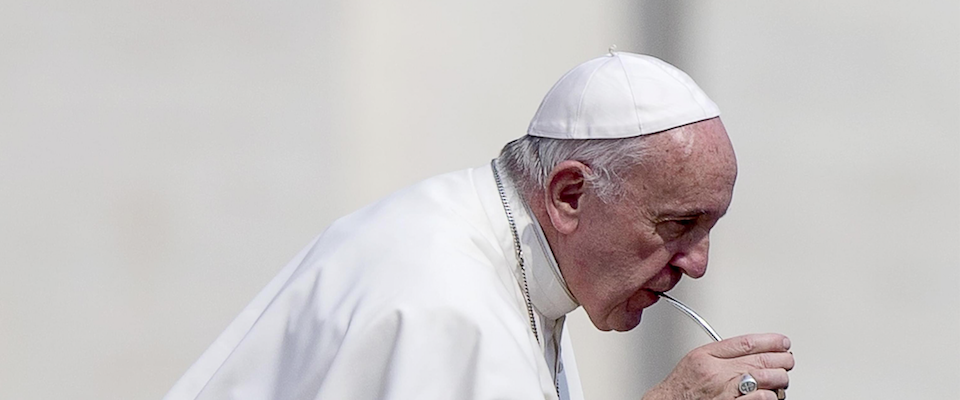 Benigni sta con Bergoglio: «Lo amo alla follia, dopo Pinocchio è il mio personaggio preferito»