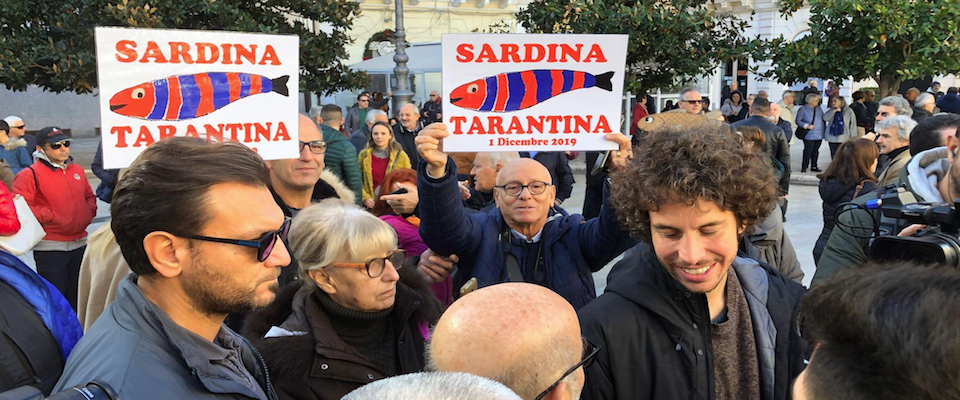 Sondaggi amari per il leader delle Sardine: per il 70% degli italiani Santori non deve candidarsi