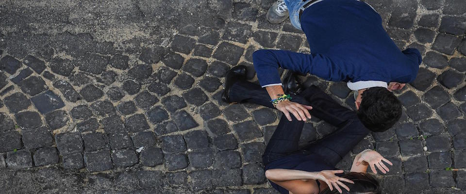 (SIMULAZIONE)
Una simulazione di un’aggressione a una donna, Roma, 17 ottobre 2017.
ANSA/ALESSANDRO DI MEO