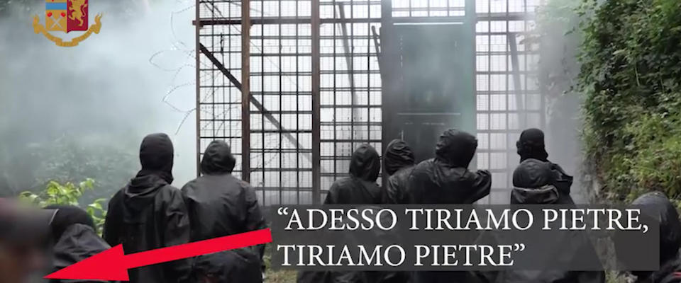 Blitz della Polizia contro storici antagonisti torinesi e del nordest, impegnati da sempre nella battaglia contro il Tav, 18 dicembre 2019. Gli uomini della Digos hanno eseguito una serie di misure cautelari nei confronti dei leader e di militanti del centro sociale Askatasuna e di esponenti di altri centri sociali di Modena, Vicenza e Padova. Le accuse ipotizzate nei confronti degli antagonisti sono, a vario titolo, resistenza aggravata a pubblico ufficiale, danneggiamento, travisamento, inosservanza dei provvedimenti dell’Autorit√†.
ANSA/ POLIZIA
+++ ANSA PROVIDES ACCESS TO THIS HANDOUT PHOTO TO BE USED SOLELY TO ILLUSTRATE NEWS REPORTING OR COMMENTARY ON THE FACTS OR EVENTS DEPICTED IN THIS IMAGE; NO ARCHIVING; NO LICENSING +++