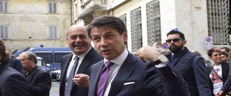 Zingaretti incorona Conte premier ideale, mezzo Pd lo smentisce: «Con lui si perde»