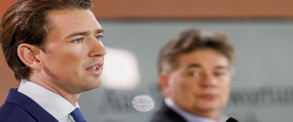 epa08098748 Leader of Austrian People’s Party (OeVP), Sebastian Kurz (L), and Leader of the Austrian Green Party, Werner Kogler (R) during a press conference to present the government program in Vienna, Austria, 02 January 2020. Kurz and Kogler agreed on a coalition of the OeVP and the Green Party to form a new government on 01 January 2020.  EPA/FLORIAN WIESER