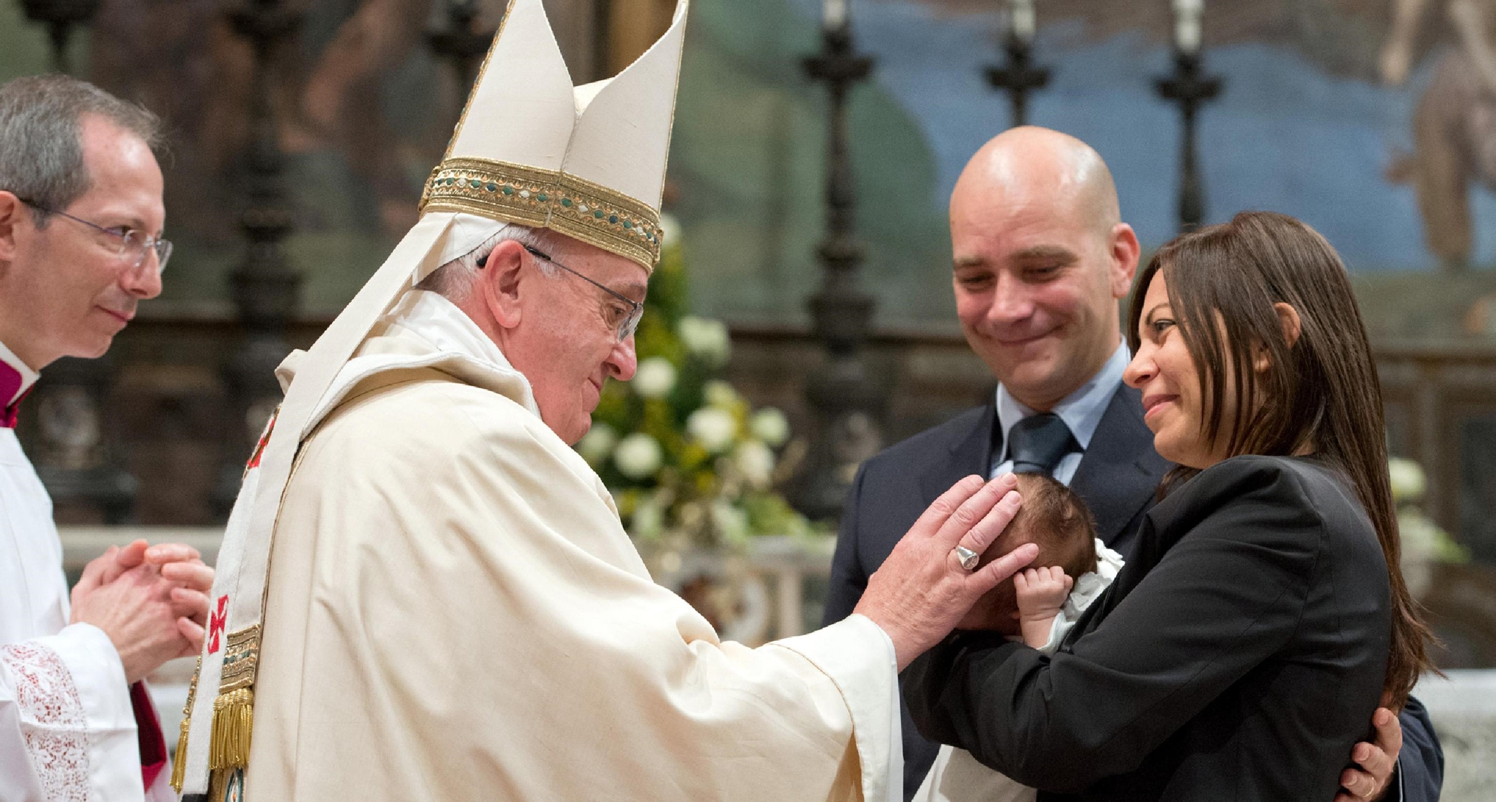 In this picture provided by the Vatican newspaper L’Osservatore Romano, Pope Francis, during the baptize in Sistina Chapel in Vatican !2 January 2014. Pope Francis Baptized 32 newborns in vatica, 12 January 2014.
ANSA/ OSSERVATORE ROMANO – EDITORIAL USE ONLY