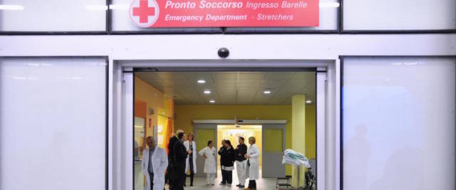 INFLUENZA , L'INGRESSO DI UN PRONTO SOCCORSO