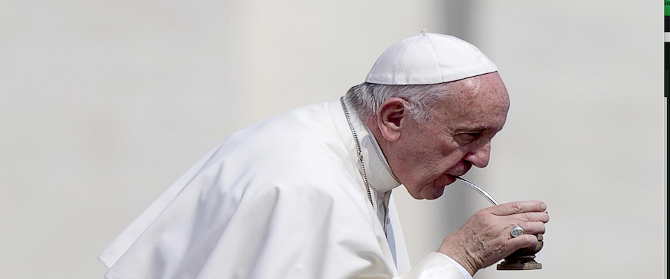 Bergoglio in campagna elettorale con la sinistra: «Migranti? Purtroppo alcuni politici non li lasciano sbarcare»