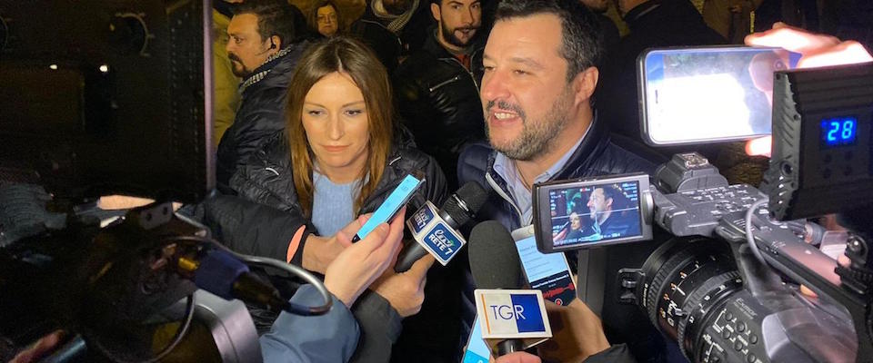 “Qui Bologna, in piazza Maggiore, con Lucia Borgonzoni. State con noi!”. Cos√¨ il segretario federale della Lega, Matteo Salvini, in un post pubblicato sul suo profilo Twitter, 19 dicembre 2019. TWITTER MATTEO SALVINI +++ATTENZIONE LA FOTO NON PUO’ ESSERE PUBBLICATA O RIPRODOTTA SENZA L’AUTORIZZAZIONE DELLA FONTE DI ORIGINE CUI SI RINVIA+++