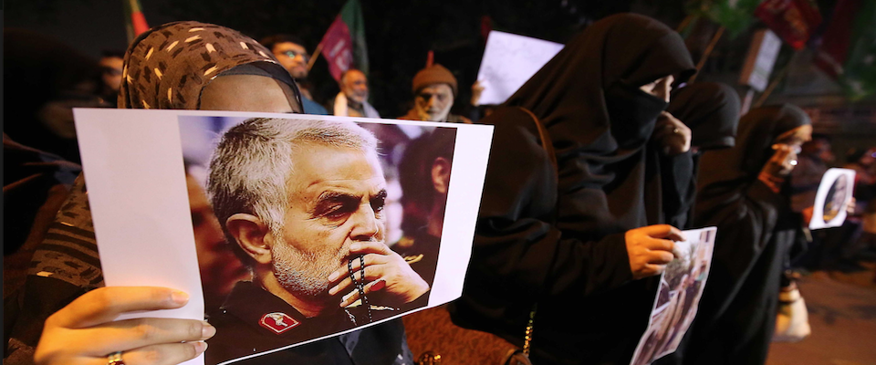 Altissima tensione a Baghdad per i funerali di Soleimani. Rohani: «Ci vendicheremo col sangue»