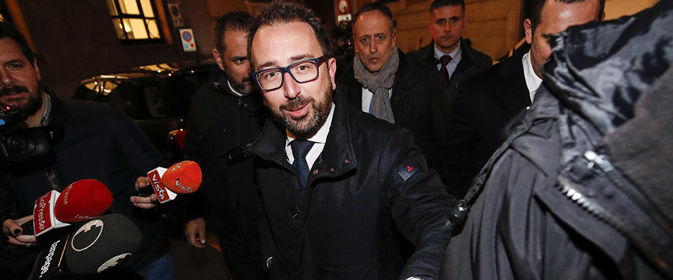 il ministro della Giustizia Alfonso Bonafede arriva al Tempio di Adriano per la riunione dei ”facilitatori regionali” del M5S, Roma 22 Gennaio 2020. ANSA/GIUSEPPE LAMI