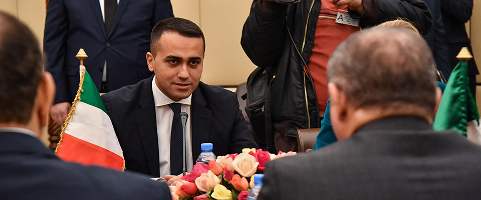 Il ministro degli Esteri Luigi Di Maio, durante una riunione con il ministro degli Esteri algerino, Sabri Boukadoum, presso la sede del ministero degli Esteri, Algeri, 9 gennaio 2020.
ANSA/ALESSANDRO DI MEO