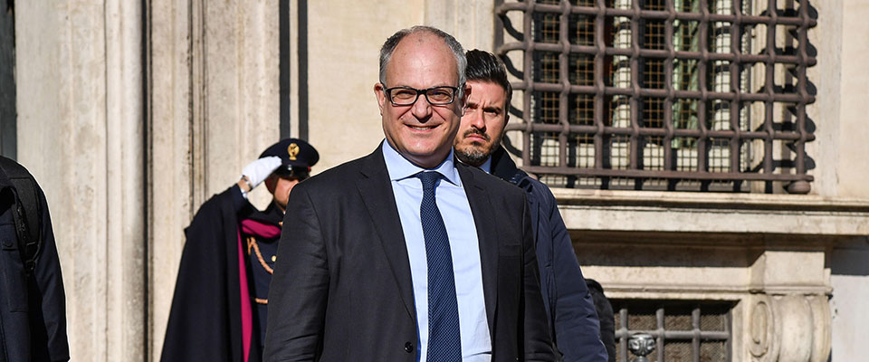 Il ministro dell’Economia Roberto Gualtieri al termine dell’incontro con i sindacati a palazzo Chigi, Roma 17 gennaio 2020.
ANSA/ALESSANDRO DI MEO