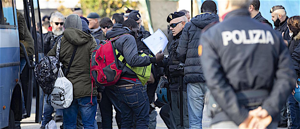 immigrati alla stazione tiburtina