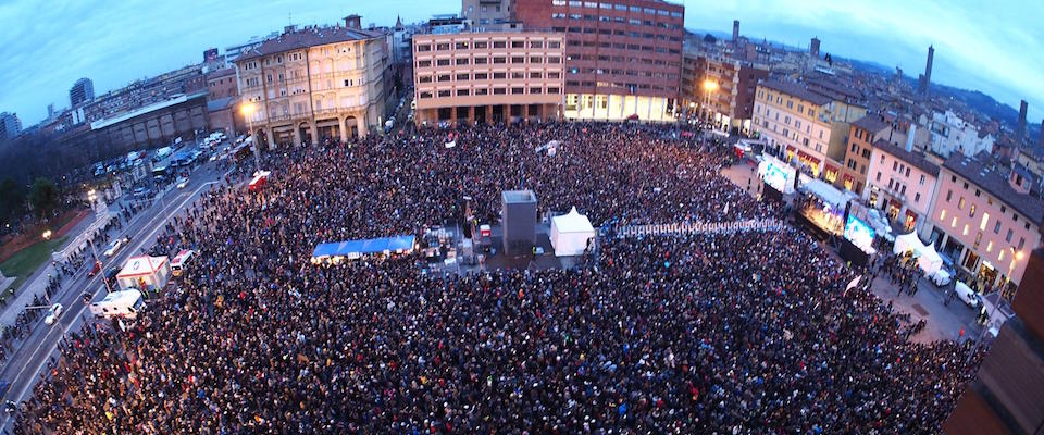 Un panoramica dall’alto della manifestazione nazionale del movimento delle ‘Sardine’ in piazza 8 agosto a Bologna, 19 Gennaio 2020. ANSA/GIORGIO BENVENUTI