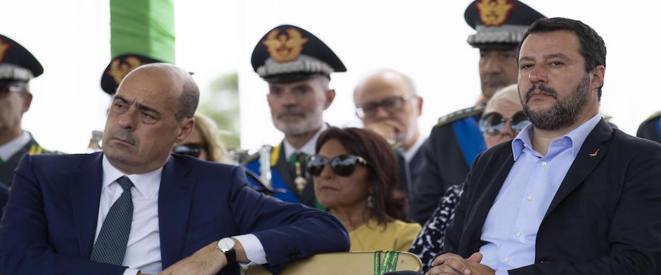 Da sinistra: il segretario del PD Nicola Zingaretti, e il ministro dell’Interno Matteo Salvini durante il 245esimo anniversario della Guardia di Finanza. Roma, 21 giugno 2019.
ANSA/MASSIMO PERCOSSI