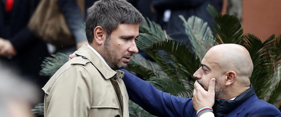 Alessandro Di Battista (S) con Gianluigi Paragone (D), senatore del Movimento 5 Stelle, durante i funerali della madre di Alessandro Di Battista, Chiesa di Santa Chiara, Roma, 12 novembre 2019. ANSA/RICCARDO ANTIMIANI