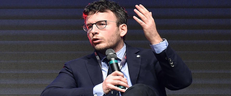 Diego Fusaro durante la sessione “Lavoro e imprese” al convegno “SUM #02 Capire il Futuro” organizzato da M5S presso l’associazione Gianroberto Casaleggio a Ivrea (Torino), 7 Aprile 2018. ANSA/ALESSANDRO DI MARCO