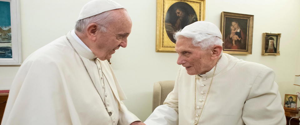 epa08124962 (FILE) – A handout photo made available by Vatican Media shows Pope Francis (L) with Pope Emeritus Benedict XVI (R) during their meeting to exchange Christmas greetings at the Vatican, 22 December 2018 (reissued 13 January 2020). Retired Pope Benedict has emphasized his support of the idea of celibacy in a book, while Pope Francis is considering to relax the rules of marriage for men wanting to serve as priests.  EPA/VATICAN MEDIA HANDOUT  HANDOUT EDITORIAL USE ONLY/NO SALES *** Local Caption *** 54856356