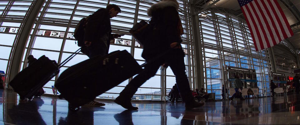 (FILES) In this file photo taken on November 26, 2014, airline travelers at Ronald Reagan National Airport walk to a Transportation Security Administration (TSA) security checkpoint prior to traveling. – US authorities will begin screening passengers January 17, 2020 arriving on direct or connecting flights from a Chinese city at the heart of a mysterious SARS-like virus responsible for two deaths. Travelers from Wuhan to the United States will undergo entry screening for symptoms associated with the new coronavirus at three airports: San Francisco, New York’s JFK and Los Angeles. (Photo by Paul J. RICHARDS / AFP)