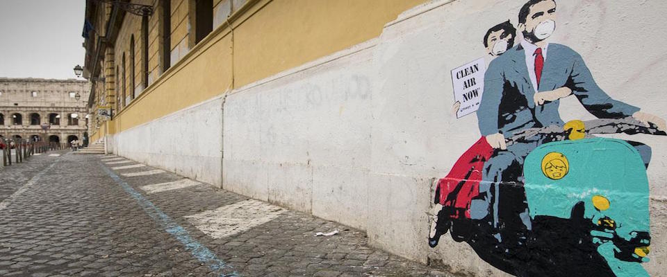 Da Totti a Fellini, dalla Loren a Papa Francesco, i muri di Roma ricoperti da opere di street art contro l’inquinamento da diesel per un’iniziativa di Greenpeace, Roma, 14 novembre 2017. ANSA/UFFICIO STAMPA GREENPEACE ++ NO SALES, EDITORIAL USE ONLY ++