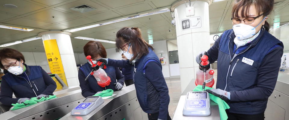 epa08171596 Workers sterilize subway facilities, as a prevention measure against coronavirus, at a subway station in Seoul, South Korea, 28 January 2020.  EPA/YONHAP SOUTH KOREA OUT