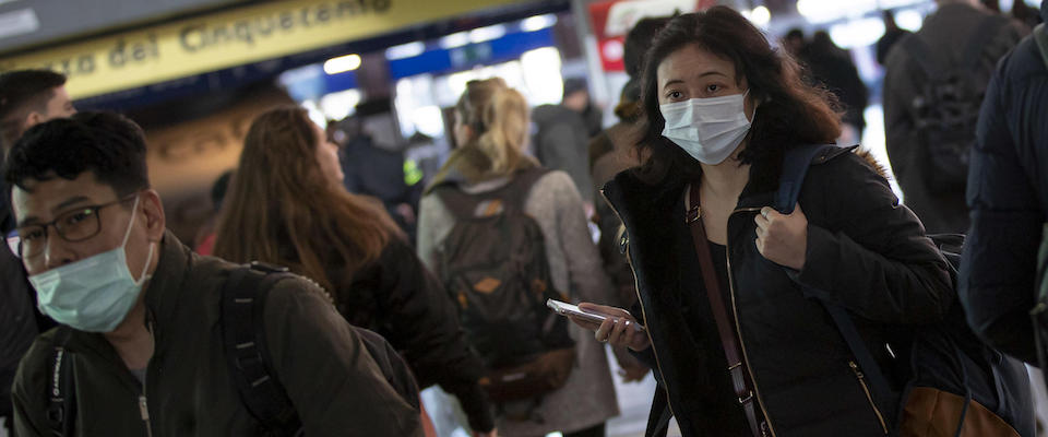 Coronavirus, le mascherine? Una sciocchezza: parlano gli esperti