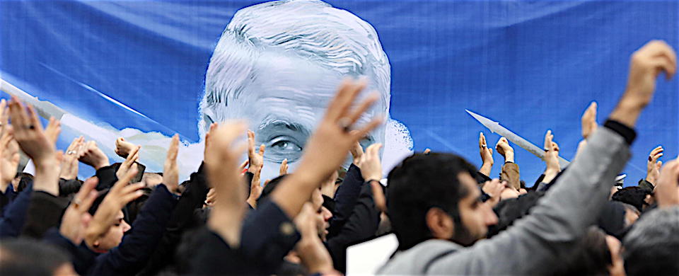 epa08102117 Iranians take part during anti-US protests over killing slain Iranian Revolutionary Guards Corps (IRGC) Lieutenant general and commander of the Quds Force Qasem Soleimani  in Tehran, Iran, 04 January 2020. The Pentagon announced that Iran’s Quds Force leader Qasem Soleimani and Iraqi militia commander Abu Mahdi al-Muhandis were killed on 03 January 2020 following a US airstrike at Baghdad’s international airport. The attack comes amid escalating tensions between Tehran and Washington  EPA/ABEDIN TAHERKENAREH